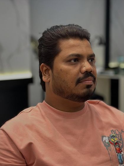 A three-quarter view of this classic men's haircut. It's a timeless style that is both professional and stylish.