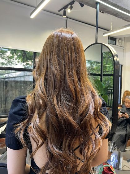 A beautiful, rich brown with subtle lighter pieces woven through. This adds just enough dimension to make the color pop while still looking natural.