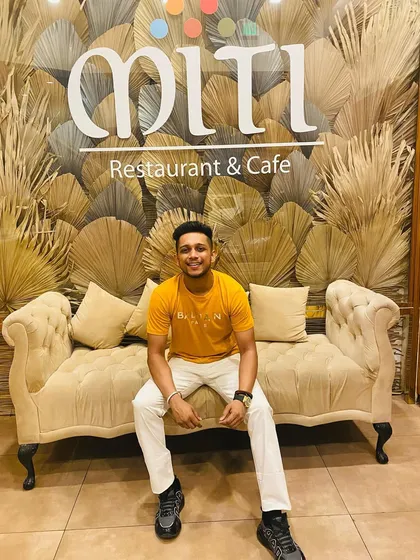Taking a moment at the beautiful Miti Restaurant & Cafe in Dubai. I am always grateful for the amazing places music takes me.