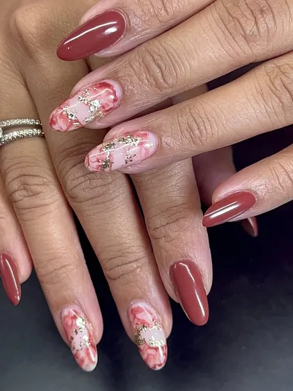 A beautiful marble effect in shades of red, with gold foil adding a touch of luxury.
