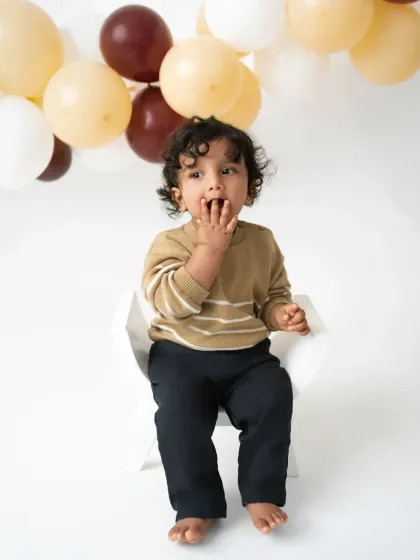 A shy, sweet moment with tiny hands and curious eyes. These are the fleeting details I love to preserve in a sitter session.