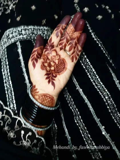 A simple yet elegant floral design perfect for festive occasions like Eid. The rich, dark stain from my organic henna and nail cones adds a beautiful finishing touch to your celebration look.