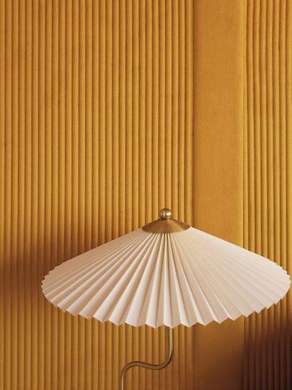 Sculptural Walls: 3D Textures & Metallic Finishes photo 33