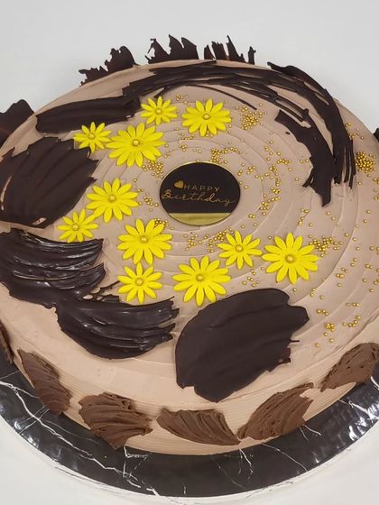 The finished 8kg chocolate cake for the corporate party. Even large orders are always baked fresh and from the heart.