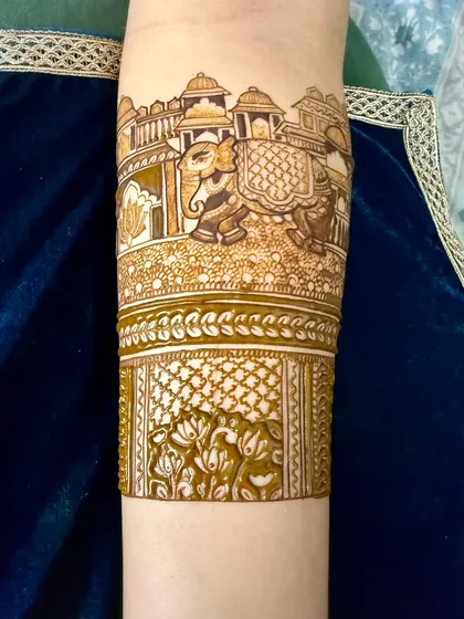 The armband design with the lower section filled in with lotus and jaali patterns. This shows how I can extend a simple band into a more complex piece.