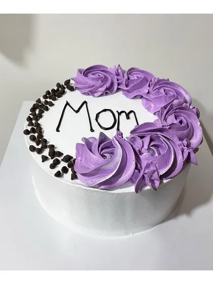 A simple and elegant cake for Mom in our choco-chip flavor. The design features a half-wreath of purple rosettes.
