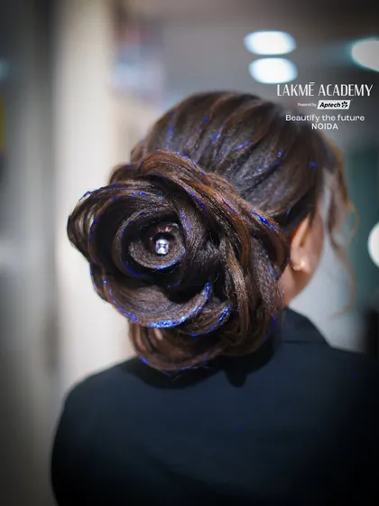 Hairstyling is an art. I'll teach you how to create intricate and stable updos like this beautiful rose bun, a skill that is essential for bridal and event hairstylists. We cover everything from classic buns to modern, trendy styles.