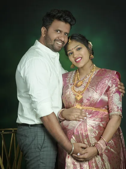 Embrace tradition with an elegant maternity saree shoot. I guide you through poses that beautifully highlight both your cultural attire and your baby bump, creating classic, respectful, and stunning portraits.