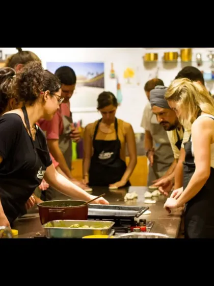 A hands-on demonstration of making Indian flatbreads. We believe the best way to learn is by doing it yourself.