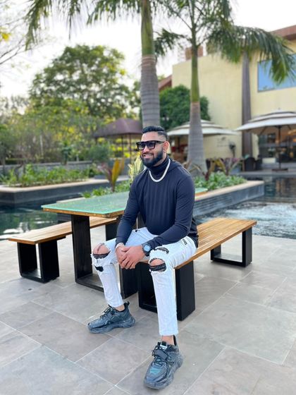 A moment of calm before the storm of a corporate event. I travel across the country for gigs, bringing my energy and music to create unforgettable brand experiences wherever they are needed.