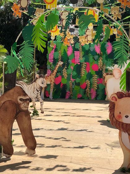 An inviting entrance to a pink safari party. Cute, illustrated jungle animals and tropical leaves welcomed the little guests into a world of birthday adventure.