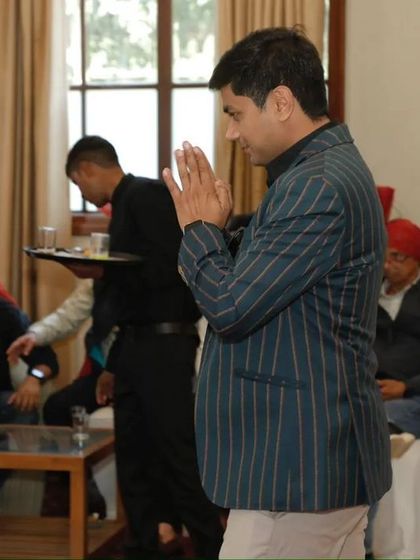 A gesture of respect and humility during a campaign event. I believe in leading with grace and gratitude.