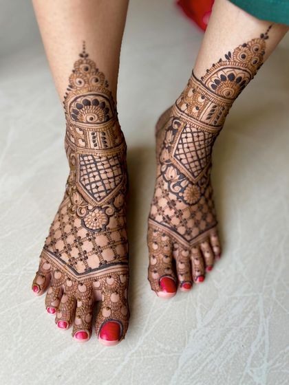 Mitali - Mehendi for Special Occasions Beautiful Henna for Feet photo 28