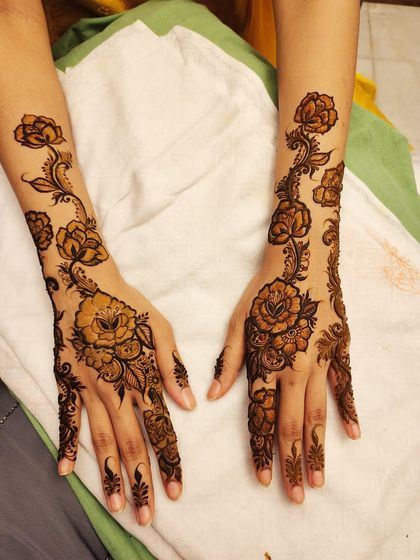Hajira Mehendi Artist - Mehndi Artist Services Modern & Minimalist Designs photo 18