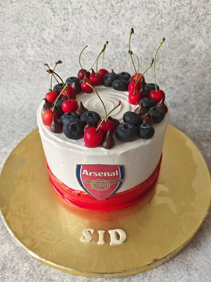 The finished Arsenal fan cake, personalized with the name "Sid." It's a cool and delicious way to celebrate a birthday.