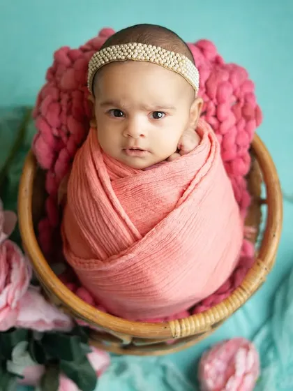 And just like that, her eyes open. I am always ready to capture these moments of quiet alertness, where you can see your baby taking in the world for the first time.