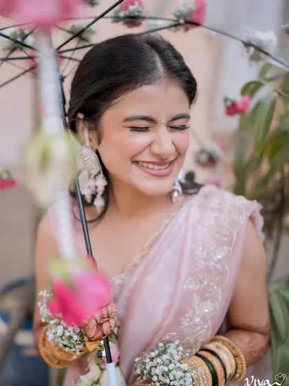 A playful Haldi look. The makeup is soft and pretty, with a focus on fresh, dewy skin, perfect for this fun-filled event.