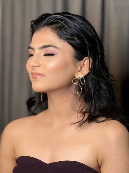 This is my signature dewy editorial makeup style. I created a modern, wet-hair look complemented by soft pink eyeshadow, glossy lips, and luminous skin for a fresh, high-fashion feel perfect for a model portfolio or brand campaign.