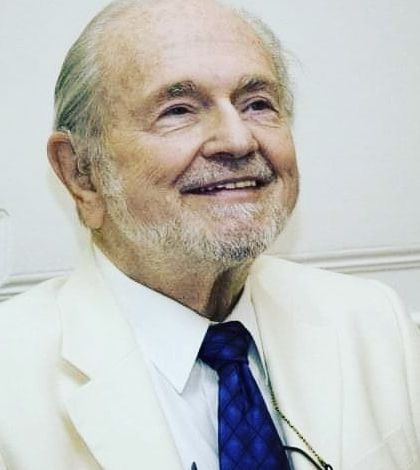 A quote from Swami Kriyananda reminding us that happiness is found in the present moment. It is not a distant goal but a series of small, conscious decisions to be happy right now.