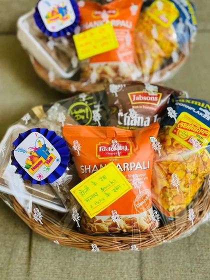 My custom Holi hampers are designed to be a celebration in a basket. I fill them with a mix of traditional snacks like Shankarpali and Cornflakes Chivda, making them the perfect gift to share the festive spirit.