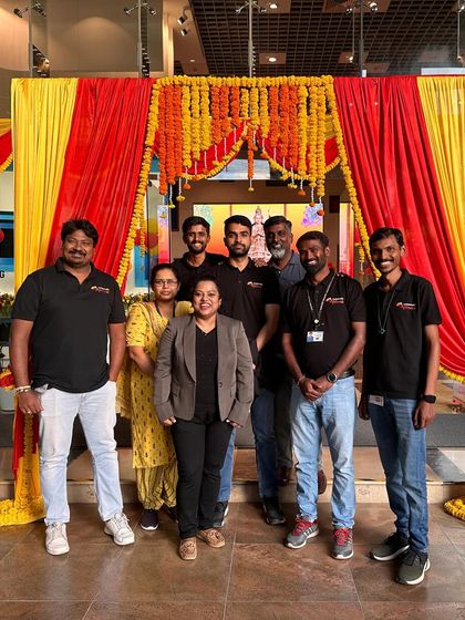 Group picture with the wonderful folks at Samsung. Corporate shows are a great way to celebrate cultural events and bring employees together through laughter.