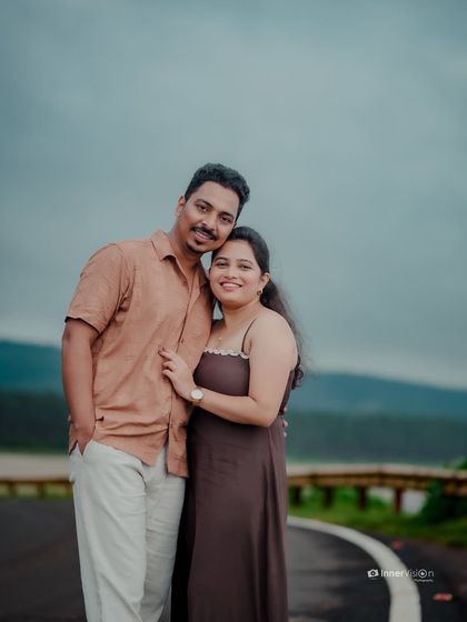 A classic portrait of the couple on a scenic road in Kokan. Their happy smiles and relaxed pose make for a beautiful memory of their pre-wedding trip.