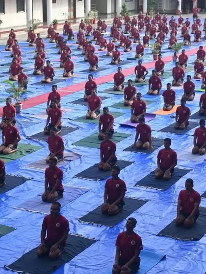 The impressive sight of Force One officers practicing Vajrasana (Thunderbolt Pose) in perfect unison. This demonstrates their incredible discipline and receptiveness to yogic practices.