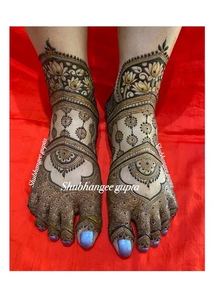 Your bridal look isn't complete without beautiful mehndi on your feet. This symmetrical design features delicate mandalas on the top of the feet and rich lotus patterns around the ankles, creating a balanced and elegant look for your wedding day.