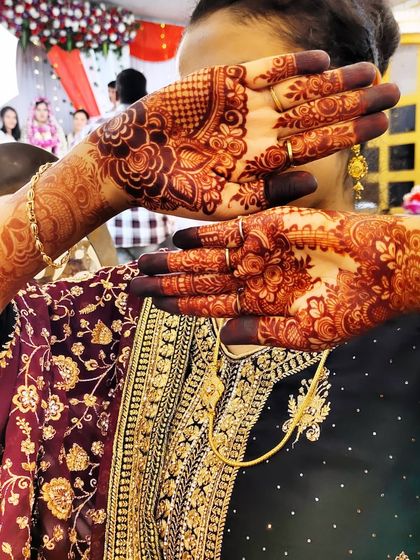 Hajira Mehendi Artist - Mehndi Artist Services The Signature Stain: Rich, Dark, and Organic photo 19
