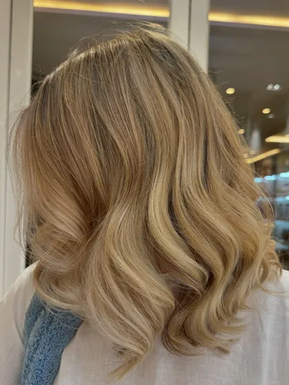 The soft waves in this pearl blond balayage highlight the beautiful colour work.