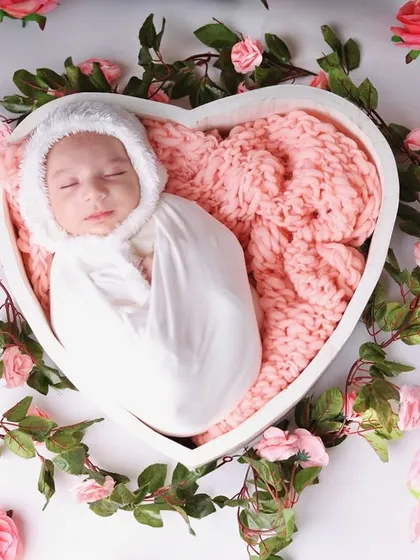 A wider view of the heart bowl and rose setup, showing the beautiful arrangement against a clean white background.