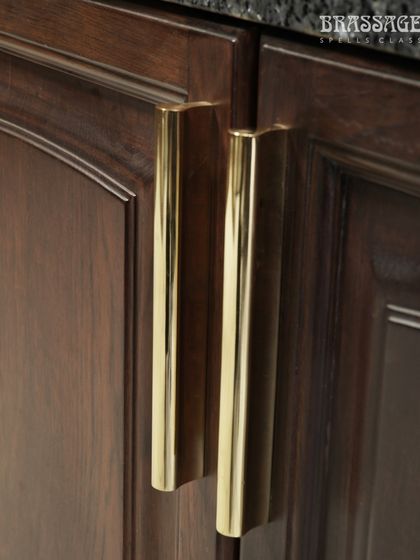 The Kiah CL Profile Pulls in Polished Brass, adding a touch of vintage charm to this beautifully designed wooden kitchen.