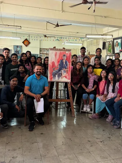 A group photo with the students at my alma mater, Abhinav Kala Mahavidyalaya, Tilak Road, Pune, after a figure demonstration.