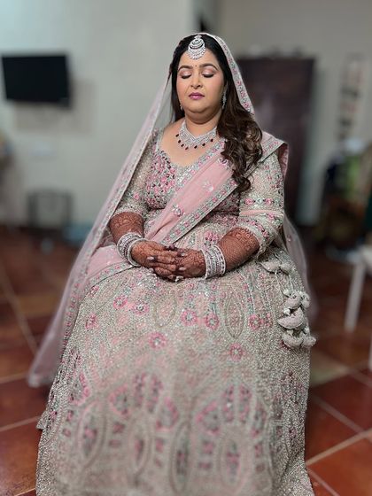 Modern Pastel & White Bridal Looks photo 51