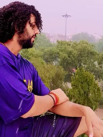 A quiet moment of reflection amidst the rain. This peaceful, contemplative side is also a part of my Shiv bhakti, which I express through softer, more meditative bhajans.