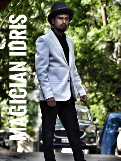 This is me, Magician Idris. I'm not just a performer, I'm a teacher dedicated to sharing the joy of sakhath comedy aada jaadu (super fun magic tricks) with you.