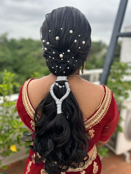 Dakshayini - Hairstyling Academy & Workshops Glamorous Curls & Ponytails photo 30