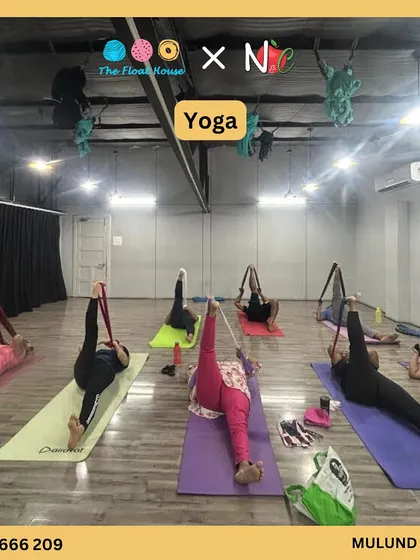 Find your inner peace during a yoga session. Our calm and spacious studio is perfect for yoga and wellness workshops, complete with all the necessary props.