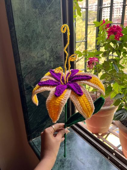 We're obsessed with this 'Tangled' flower, and we're not afraid to admit it. Here it is again, looking magical as always.