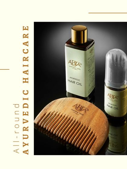 My all-round Ayurvedic haircare duo: the nourishing hair oil and the natural neem wood comb.