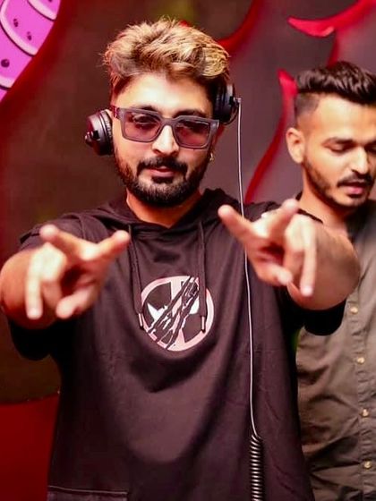 Peace signs up for a fun Sunday night.