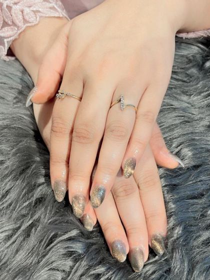 A golden cat eye effect that gives the nails a luxurious, velvety appearance that shifts in the light.