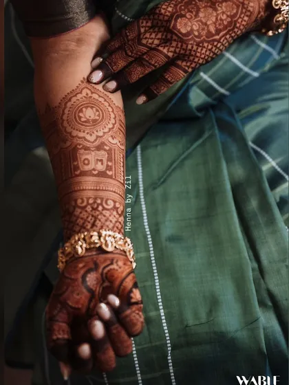 I can't get over how beautiful this henna stain looks. The deep color makes the lotus and initial design stand out.