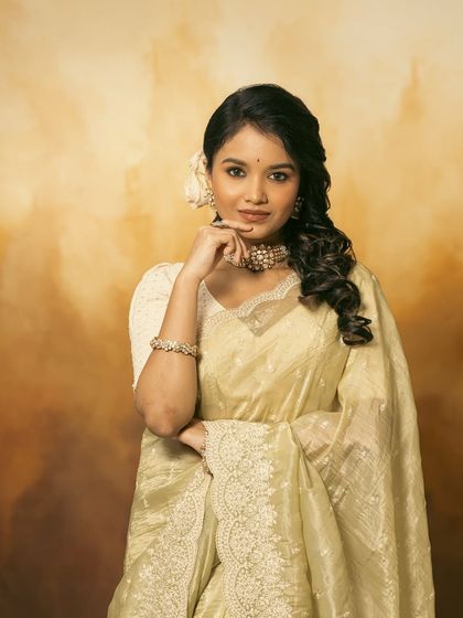 A classic portrait pose, highlighting the delicate beauty of the actress and the jewellery.