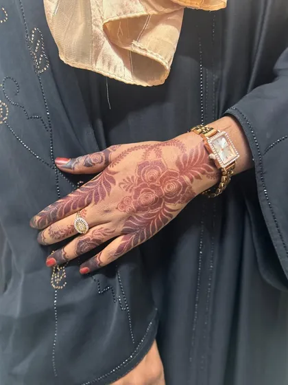 This photo shows how a simple henna design can make a statement, especially when the stain is this rich and dark. Perfect for any festive occasion.