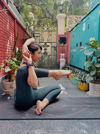 A seated twist and leg extension that challenges flexibility and focus. This pose reminds us that even on a Saturday, one conscious breath or one deep stretch is enough to live the meaning of yoga.