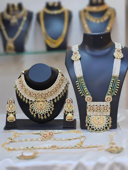 I believe every bride should have all the jewellery she needs to feel complete. This image shows a full bridal trousseau, including a choker, a long rani haar, matching earrings, a matha patti, haat panja, and a nath. You can rent the entire set or just the pieces you need.