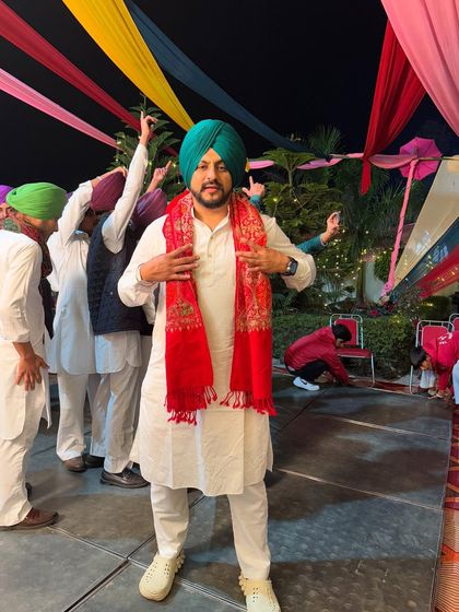 Another shot from the Jaggo night. The colorful decor and the open-air setting made for a perfect party.