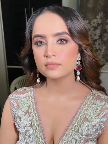 A soft and pretty Roka ceremony look. The makeup is fresh and youthful, with a focus on pink tones that give the client a beautiful, happy glow.