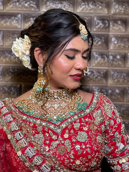 A beautiful portrait of Simoni, showcasing her intricate jewelry and the soft glam makeup that completes the look.